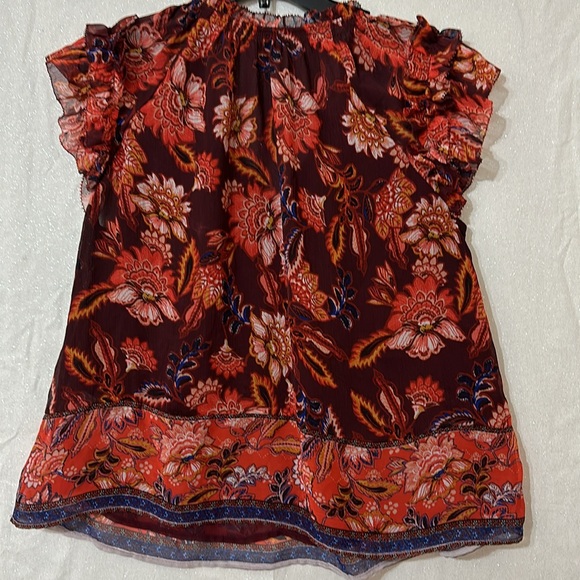 Beautiful Old Navy Top! Size large - Picture 3 of 5